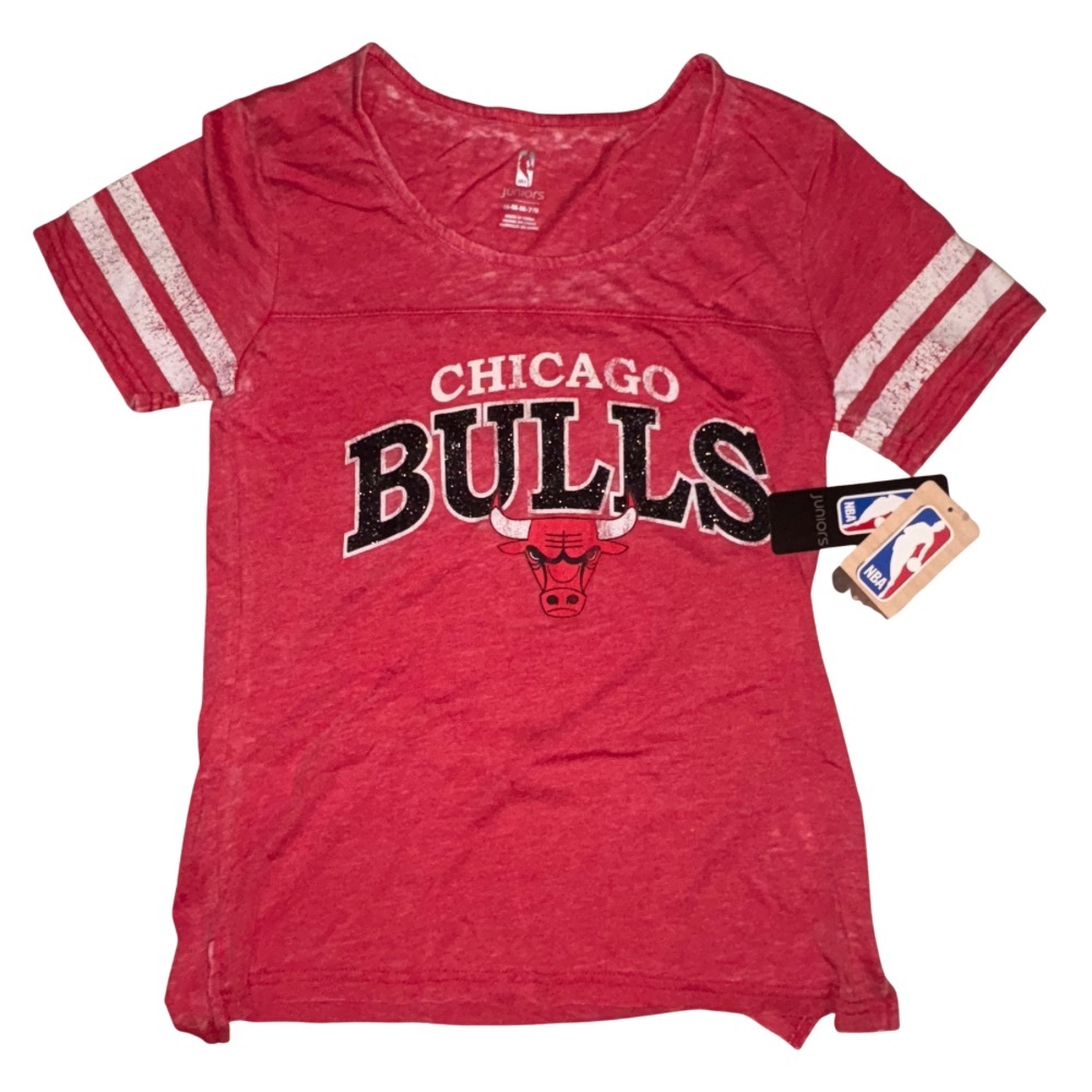 Chicago Bulls Juniors Red Glitter Logo Striped Sleeve Tee Shirt NWT Size M NBA